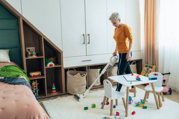 vacuuming-with-vacuum-machine