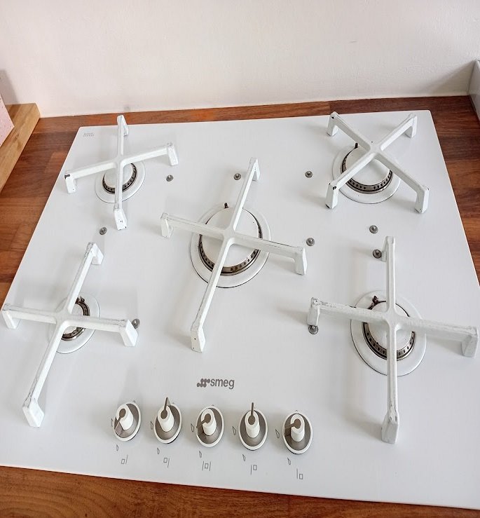 after-cleaning-kitchen-gas-hob