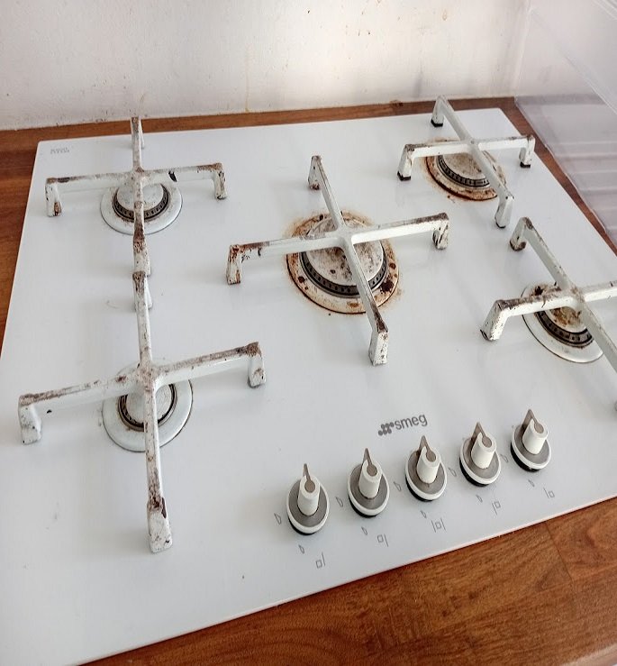 before-cleaning-kitchen-gas-hob